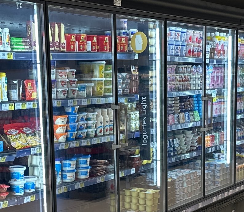 Portas SAFE T MAX instaladas em corredor de supermercado